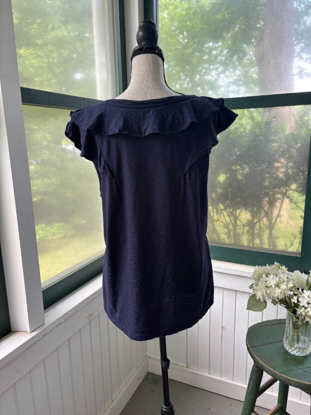 White House Black Market Navy Ruffle V-Neck Top L Like New - Picture 3 of 6